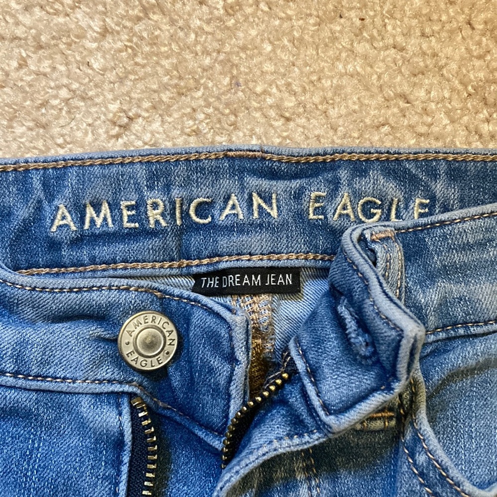 American Eagle Dream Jean, ripped
